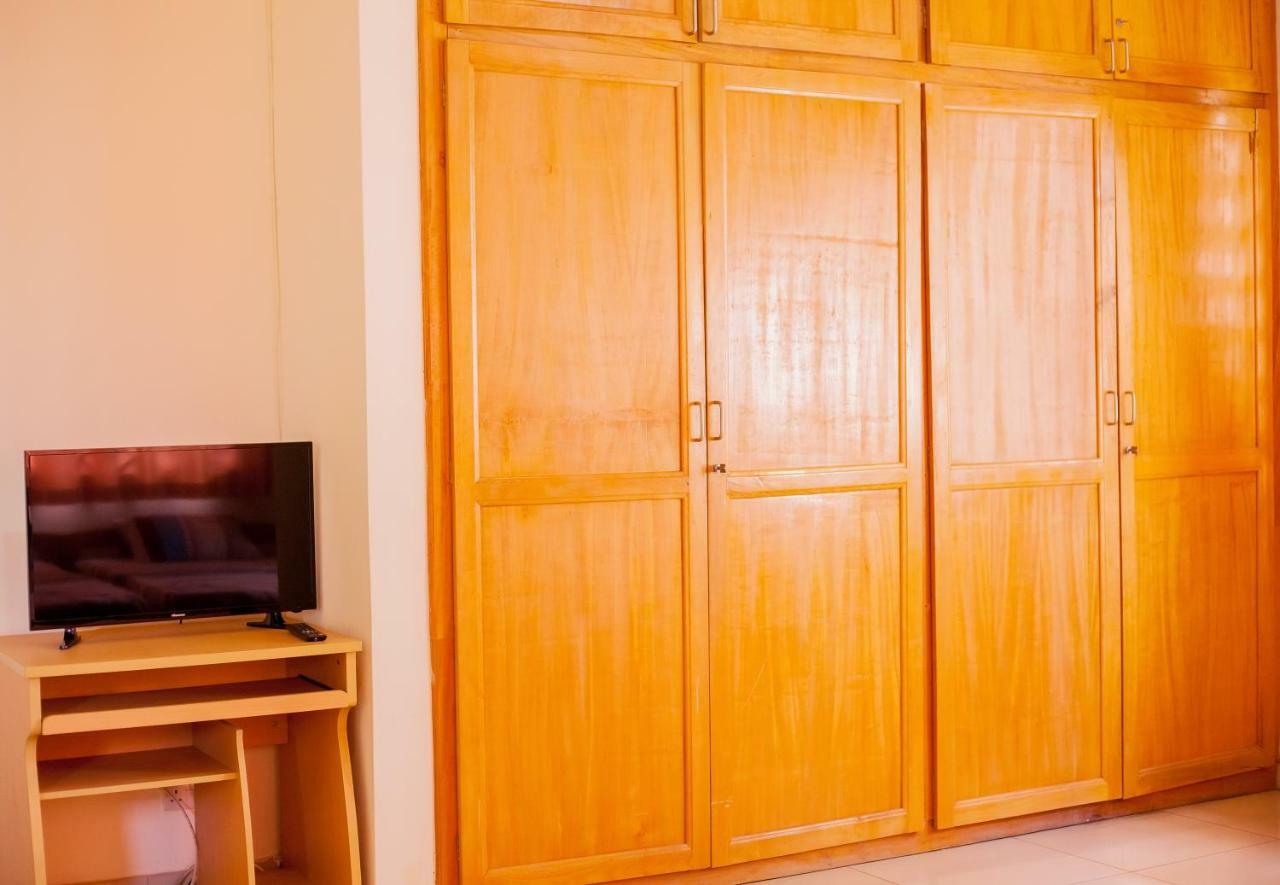 Charis Home Services Haatso Екстериор снимка
