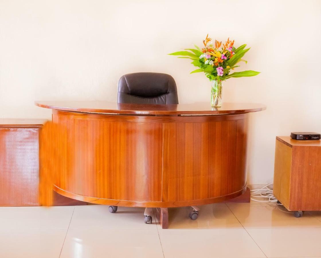 Charis Home Services Haatso Екстериор снимка